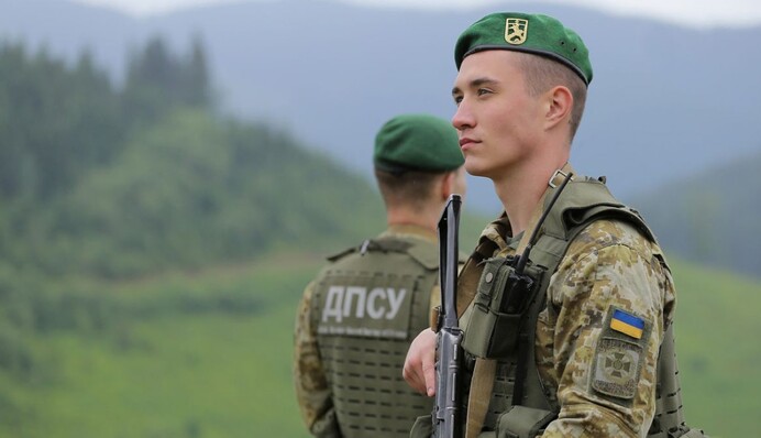 Фальшивого 