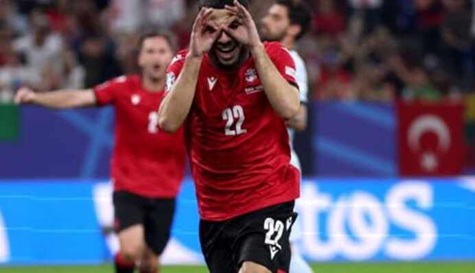 Старе фото Кріштіану Роналду з грузинськими дітьми-футболістами стало знаковим