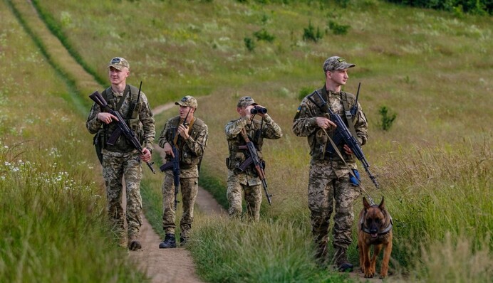 Українського прикордонника атакували з мачете