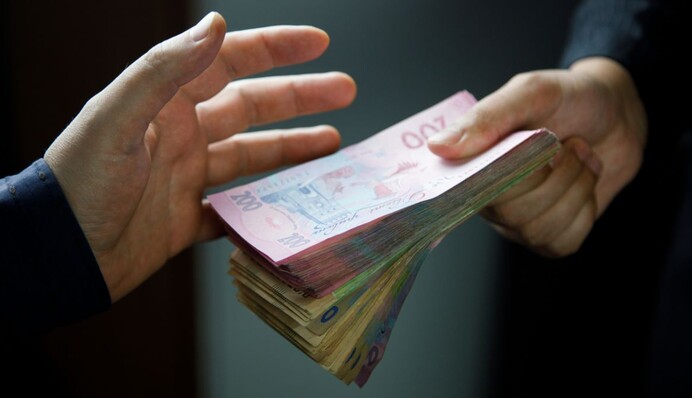 В Києві чиновниця збирала гроші з дрібних торгівців