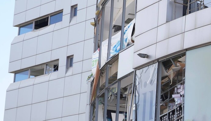 З’явилися фото пошкодженого внаслідок російського удару ТЦ у Дніпрі