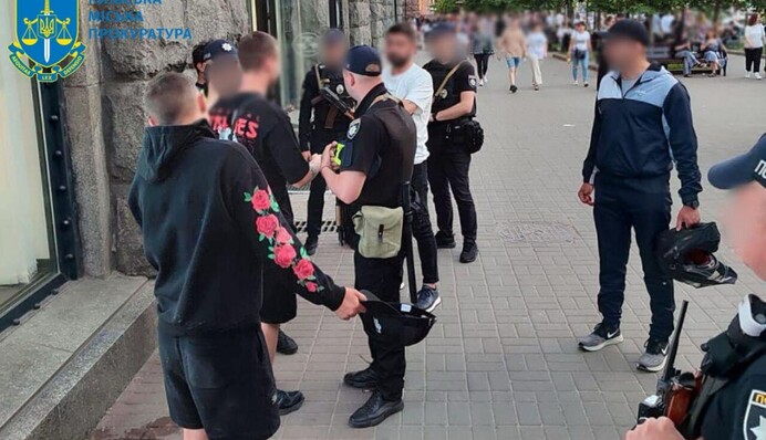 Участники драки на Крещатике на День Киева попали под суд