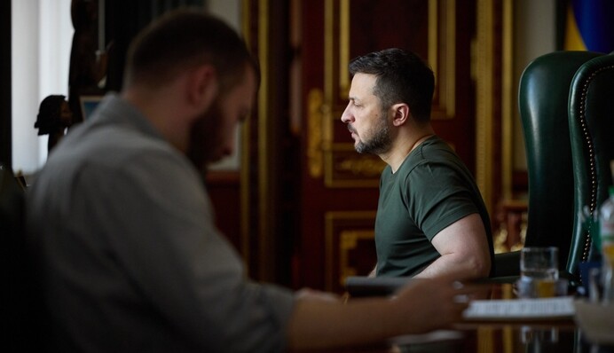 Зеленский отказал в интервью Такеру Карлсону