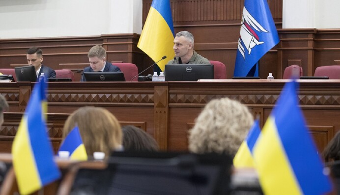 Кличко показал, как работает столичная программа энергонезависимости, по которой город возвращает средства жителям многоэтажек