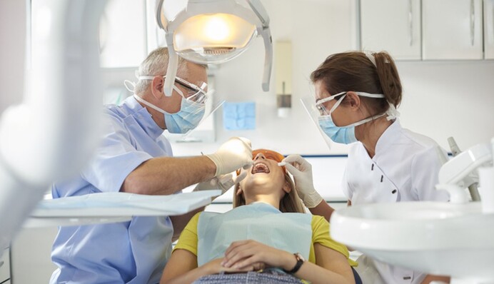 П’яна гола дантистка 