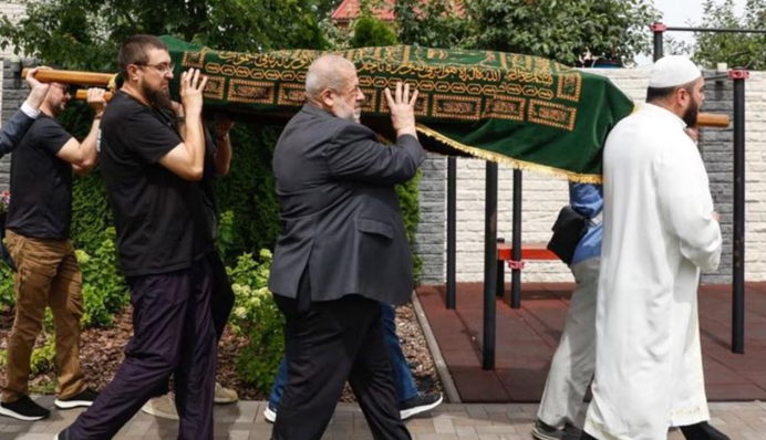 Гроб с убитым в Киеве казахским оппозиционером несли Джемилев и Чубаров