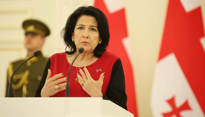 Президент Грузии заявила об угрозе обороноспособности страны