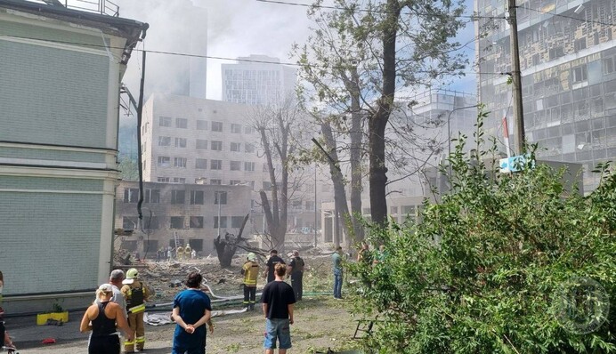 Опубликованы фото последствий российского удара по Киеву из всех районов