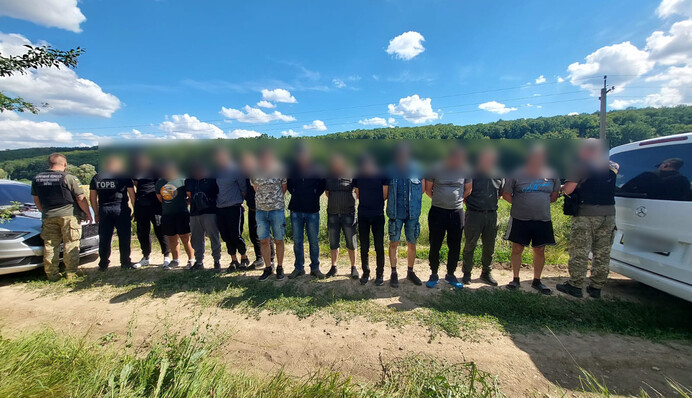 При спробі втекти до Молдови затримали 17 ухилянтів