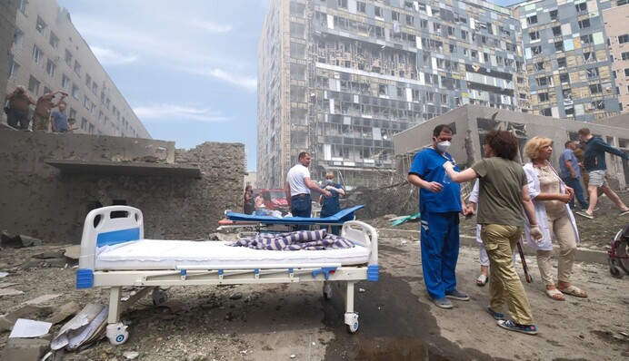 Журналістку вразив лікар «Охматдита» в залитій кров’ю одежі