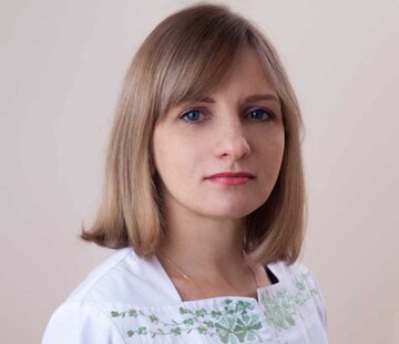 Від удару по київській клініці загинула акушерка, яка щойно вийшла з декрету