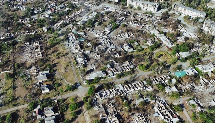 Як виглядають з повітря руїни Торецька, який знищують російські окупанти