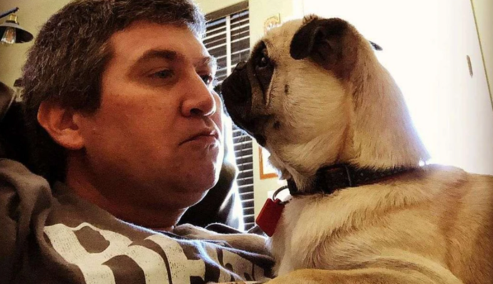 Зірку серіалу «Альф» та його собаку знайшли мертвими в авто