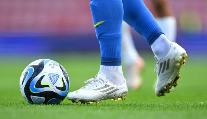 Під час футбольного матчу поліцейський вистрелив в ногу гравцю