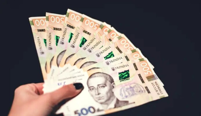 Якими будуть зарплати у найближчі роки: українцям дали прогноз