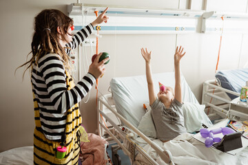 Лікарі були всі в крові, але дитину врятували: очевидиця розкрила моторошні подробиці удару по "Охматдиту"