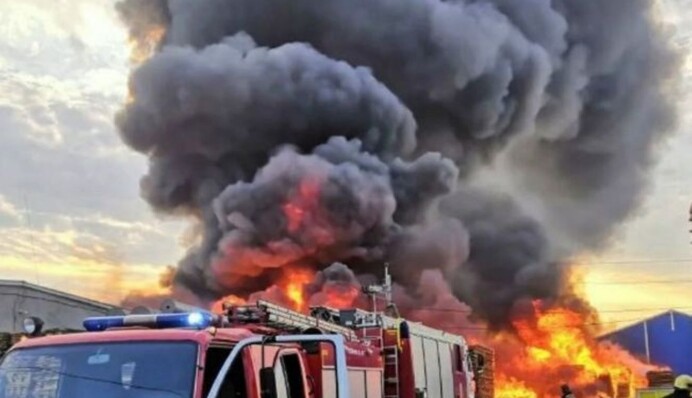 Дрони підпалили нафтобазу в Росії