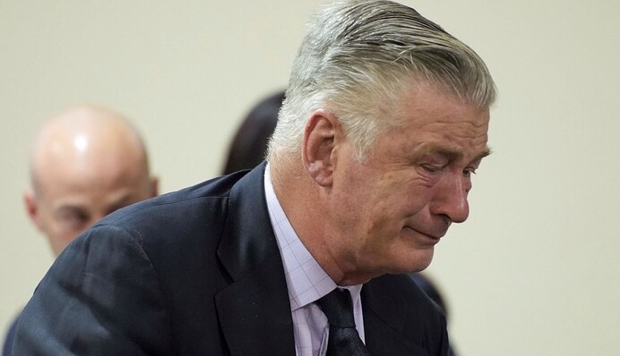 Алек Болдвін розридався на суді у справі про вбивство українки