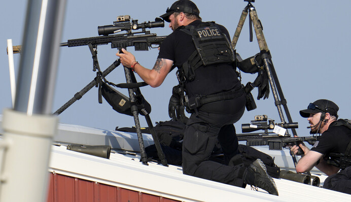 Стало відомо про інцидент зі стрільцем та поліцейським перед замахом на Трампа