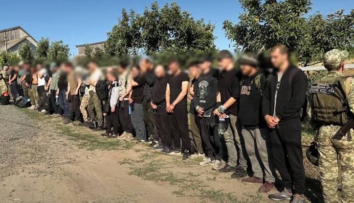 На границе с Молдовой задержали большую группу уклонистов