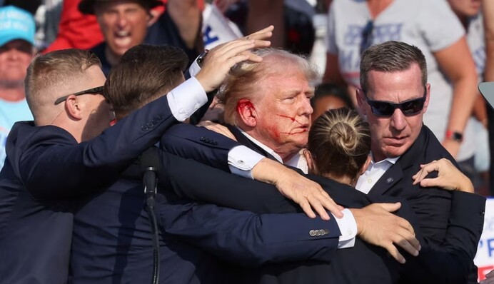 Появились подробности о человеке, которого застелили рядом с Трампом