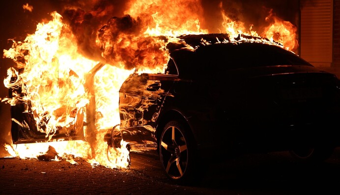 У Рівному пов'язали чоловіка, який підпалював автівки ЗСУ