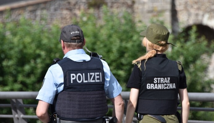 На польско-немецкой границе задержали украинца, перевозившего в багажнике афганцев