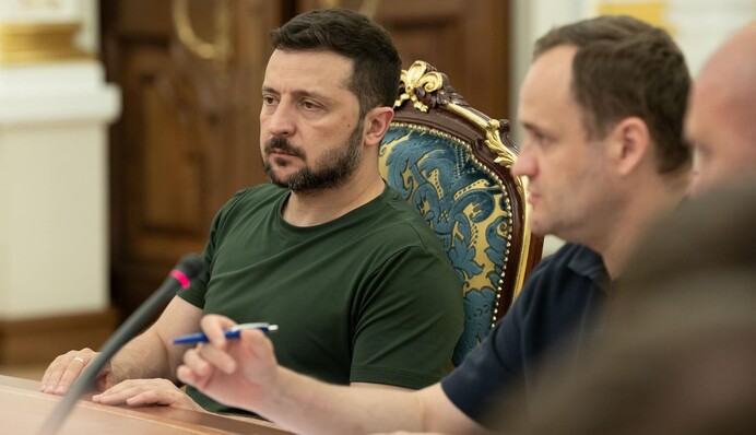 Некоторых украинцев будут лишать госнаград: что предлагает Зеленский