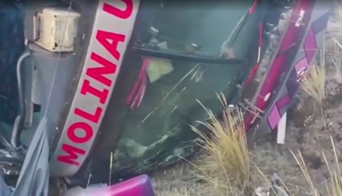 В Перу через падіння автобуса зі схилу загинули десятки людей