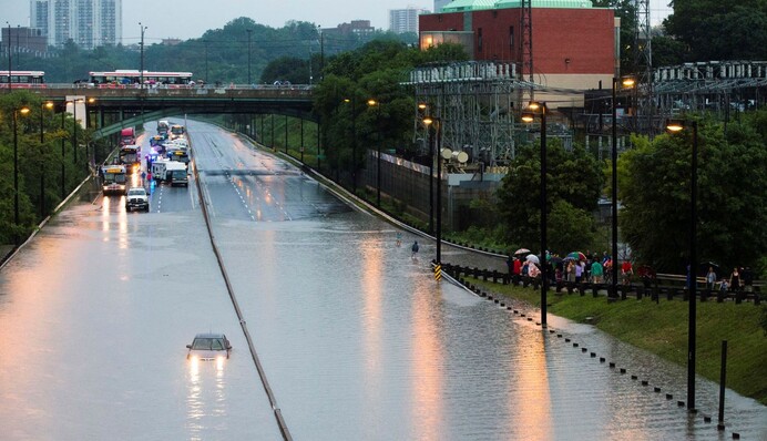 Столиця Канади пішла під воду: кадри масштабного потопу