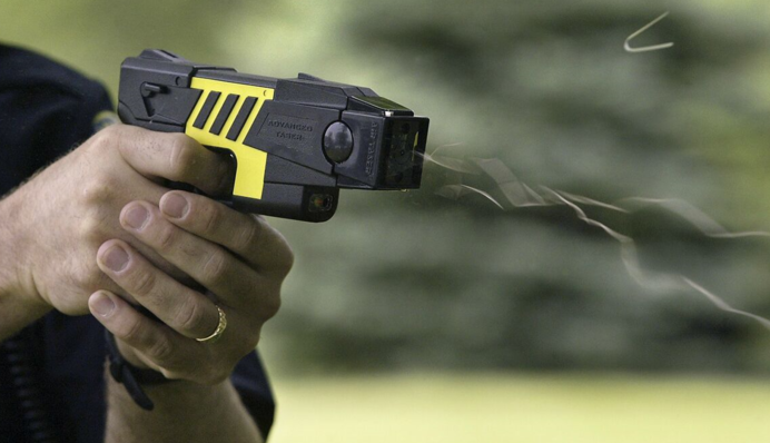 Поліцейським розширять можливості застосування електрошокера: нові підстави
