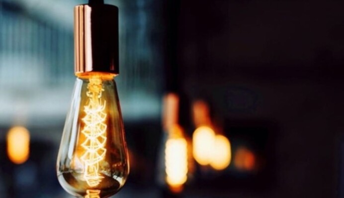 Українців здивувало зменшення відключень світла: у чому причина зміни графіків