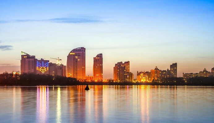 В Киеве мужчина покончил жизнь самоубийством, выпрыгнув с 24 этажа