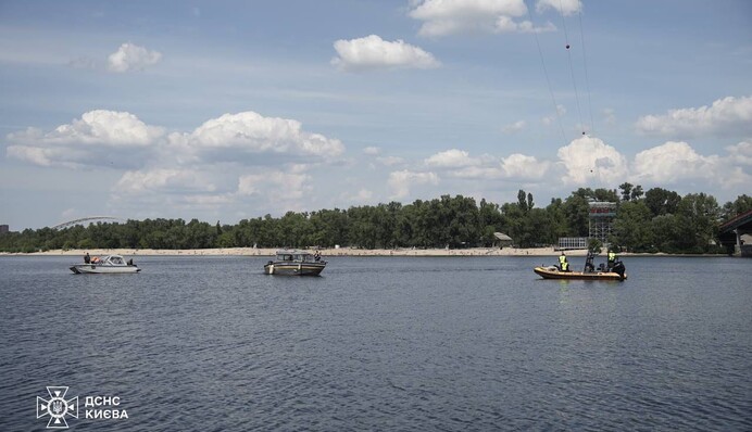 У Києві знайшли тіло хлопця, який впав у Дніпро з атракціону