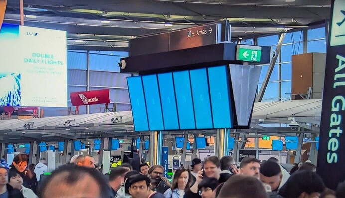 В США снова отменили более 1500 авиарейсов из-за глобального сбоя