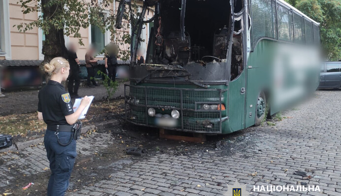 В Одесі чоловік підпалив автобус, прийнявши його за транспорт ТЦК