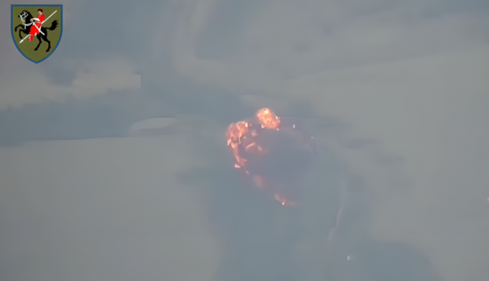 Падение и взрыв подбитого российского Су-25 сняли на видео