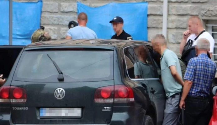 У Тернополі за хабарництво затримали керівника районного ТЦК