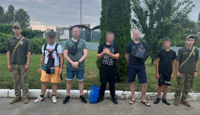 Показував дорогу до Тиси: ДПСУ затримала підлітка та кількох чоловіків