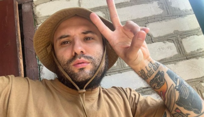 Появилось видео, как Виктор Розовый шутит после тяжелого ранения