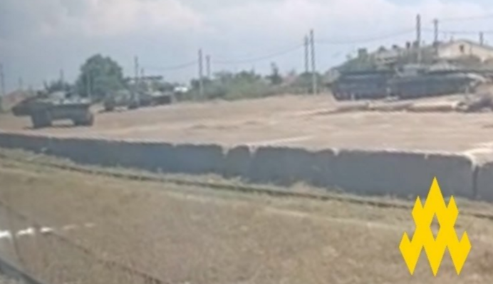 Росіяни завозять в окупований Крим все старішу техніку