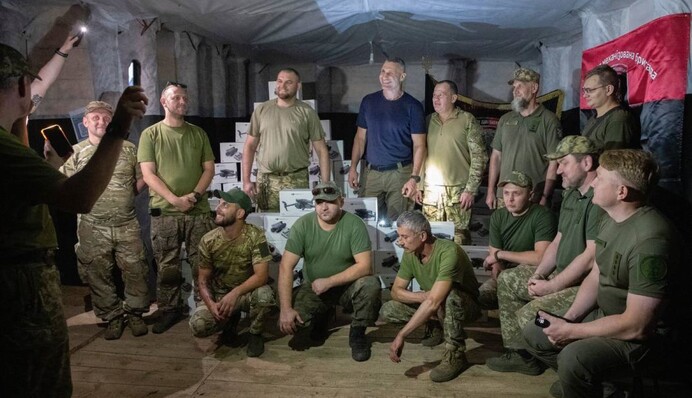 Кличко відвідав бійців на фронті