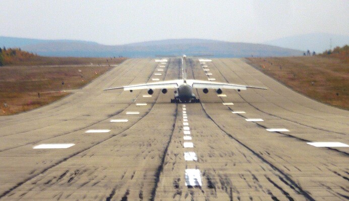 Українські дрони влучили у бомбардувальник на аеродромі у Мурманській області