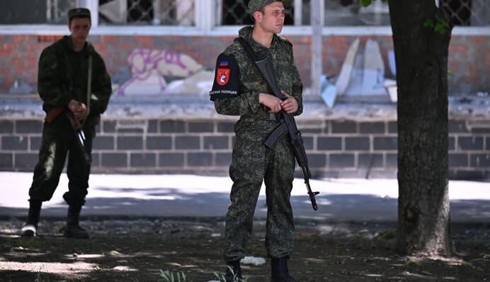 Россияне на оккупированных территориях требуют доносить на тех, кто фотографирует 