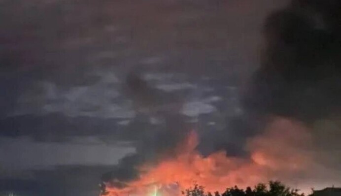 У Росії після дронової атаки спалахнула нафтобаза