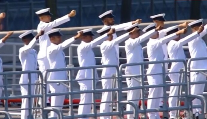 Моряки привітали Путіна дивним жестом, схожим на нацистський