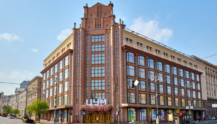 У київському ЦУМі стався скандал через полонених «азовців»