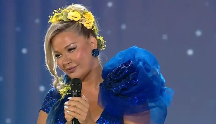 «Слава Україні!» Ексдепутатка Держдуми РФ Марія Максакова заспівала українською в Юрмалі