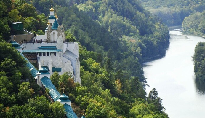 Минкульт хочет вернуть в государственное управление Почаевскую и Святогорскую лавры