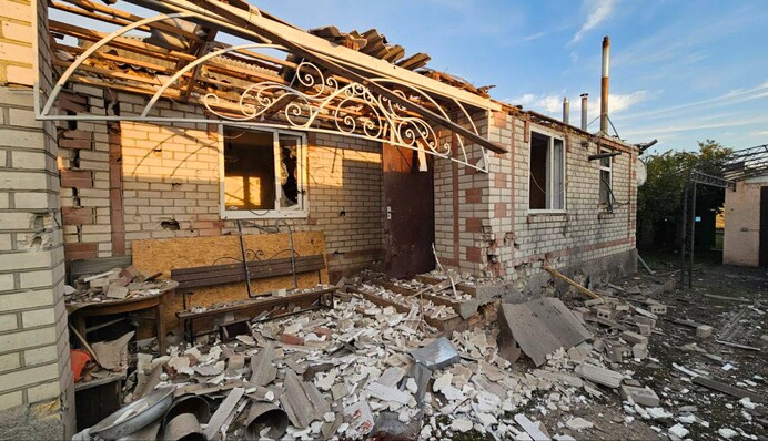 Росіяни вгатили по Чорнобаївці: поранені дівчина і чоловік